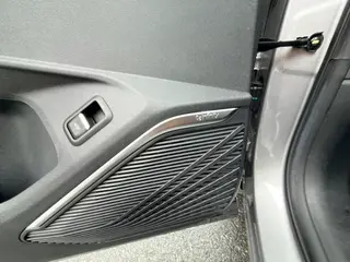 Geely Monjaro 2023 2.0TD Modelo insignia de tracción automática en dos ruedas de alta potencia interior foto 15 Geely Monjaro 2023 2.0TD Modelo insignia de tracción automática en dos ruedas de alta potencia interior foto 15