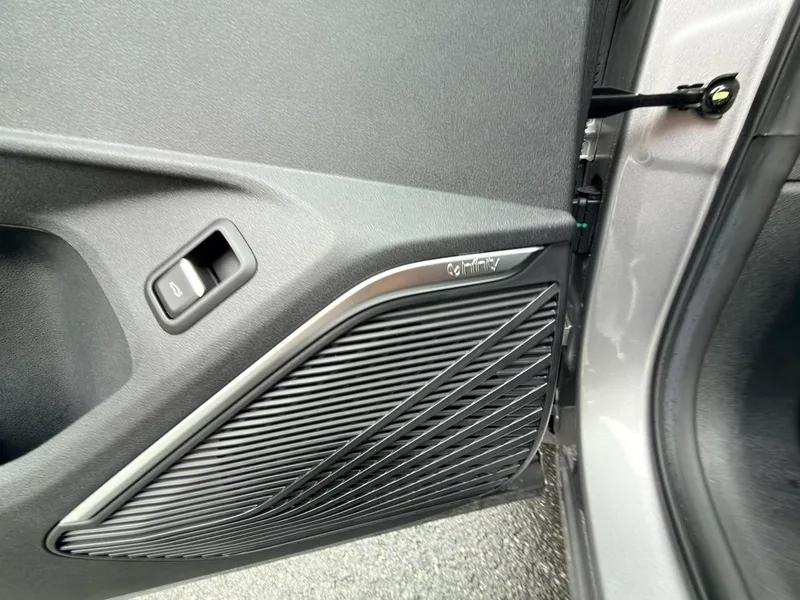 Geely Monjaro 2023 2.0TD Modelo insignia de tracción automática en dos ruedas de alta potencia interior foto 15 Geely Monjaro 2023 2.0TD Modelo insignia de tracción automática en dos ruedas de alta potencia interior foto 15