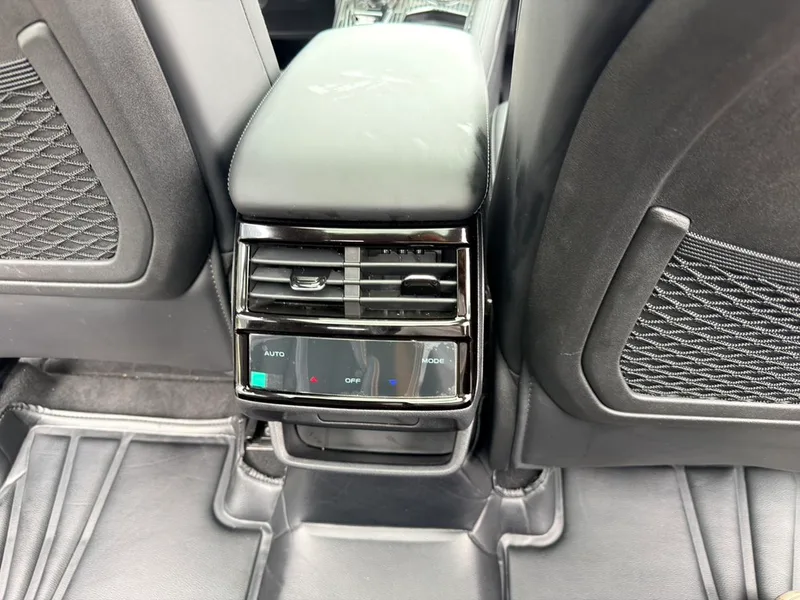 Geely Monjaro 2023 2.0TD Modelo insignia de tracción automática en dos ruedas de alta potencia interior foto 16 Geely Monjaro 2023 2.0TD Modelo insignia de tracción automática en dos ruedas de alta potencia interior foto 16