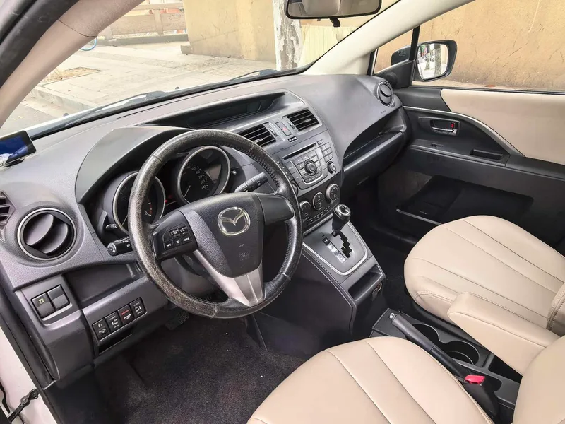 Mazda 5 2013 2.0L Automatic Luxury Model exterior photo 5 Mazda 5 2013 2.0L Automatic Luxury Model exterior photo 5