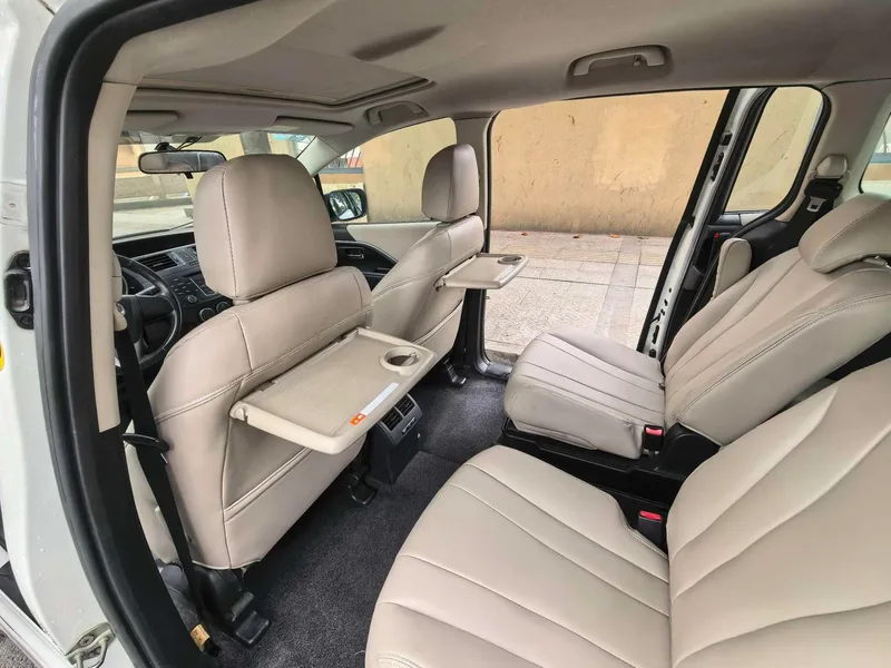 Mazda 5 2013 2.0L Automatic Luxury Model exterior photo 7 Mazda 5 2013 2.0L Automatic Luxury Model exterior photo 7