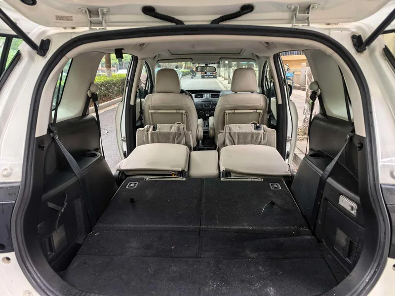 Mazda 5 2013 2.0L Automatic Luxury Model exterior photo 9 Mazda 5 2013 2.0L Automatic Luxury Model exterior photo 9