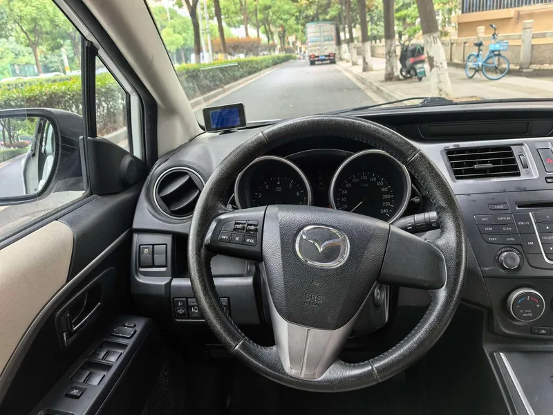 Mazda 5 2013 2.0L Automatic Luxury Model interior photo 11 Mazda 5 2013 2.0L Automatic Luxury Model interior photo 11