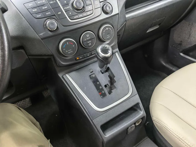 Mazda 5 2013 2.0L Automatic Luxury Model interior photo 15 Mazda 5 2013 2.0L Automatic Luxury Model interior photo 15