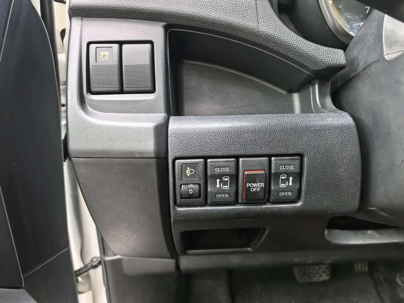 Mazda 5 2013 2.0L Automatic Luxury Model interior photo 17 Mazda 5 2013 2.0L Automatic Luxury Model interior photo 17