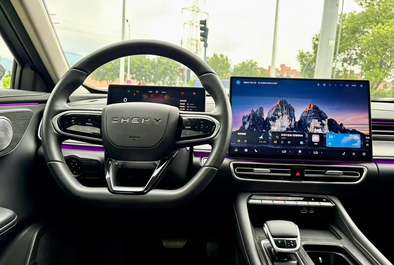 Chery Arrizo 8 PRO 2025 1.6T DCT Luxury type+ interior photo 8 Chery Arrizo 8 PRO 2025 1.6T DCT Luxury type+ interior photo 8