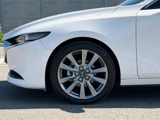 Mazda Mazda3 Axela 2021 2.0L Version de qualité automatique extérieur photo 5 Mazda Mazda3 Axela 2021 2.0L Version de qualité automatique extérieur photo 5