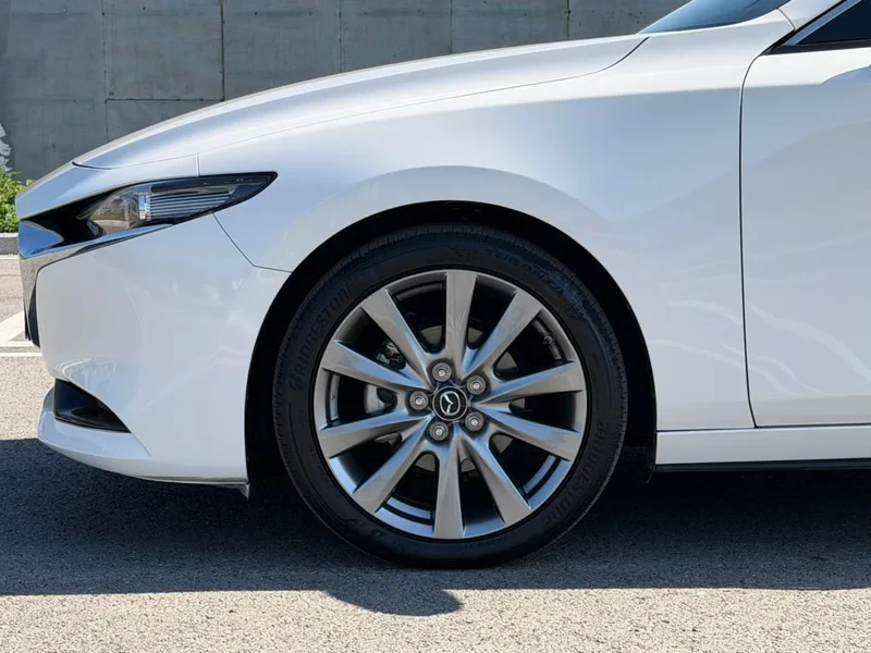 Mazda Mazda3 Axela 2021 2.0L Version de qualité automatique extérieur photo 5 Mazda Mazda3 Axela 2021 2.0L Version de qualité automatique extérieur photo 5