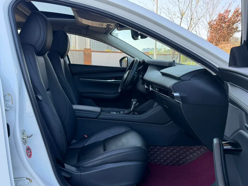 Mazda Mazda3 Axela 2021 2.0L Version de qualité automatique intérieur photo 14 Mazda Mazda3 Axela 2021 2.0L Version de qualité automatique intérieur photo 14