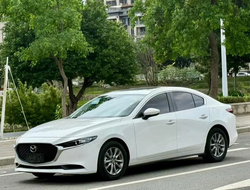 Mazda Mazda3 Axela 2021 1.5L Versión de calidad automática exterior foto 1 Mazda Mazda3 Axela 2021 1.5L Versión de calidad automática exterior foto 1