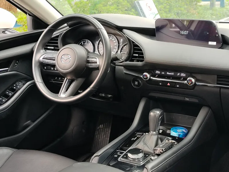 Mazda Mazda3 Axela 2021 2.0L Automatic quality elegant version interior photo 10 Mazda Mazda3 Axela 2021 2.0L Automatic quality elegant version interior photo 10