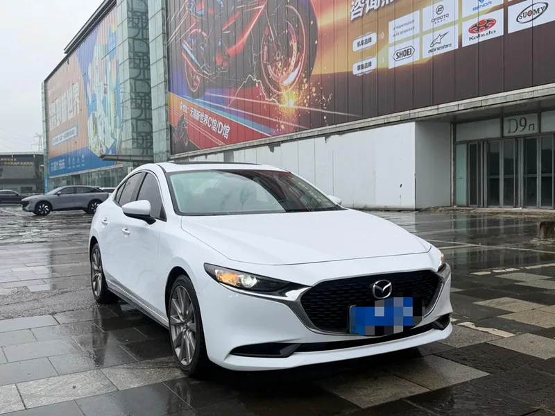 Mazda Mazda3 Axela 2021 2.0L Versión de calidad automática exterior foto 3 Mazda Mazda3 Axela 2021 2.0L Versión de calidad automática exterior foto 3