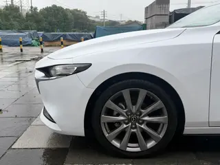 Mazda Mazda3 Axela 2021 2.0L Versión de calidad automática exterior foto 4 Mazda Mazda3 Axela 2021 2.0L Versión de calidad automática exterior foto 4
