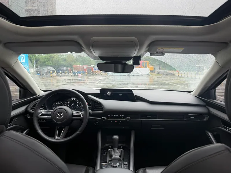 Mazda Mazda3 Axela 2021 2.0L Versión de calidad automática interior foto 11 Mazda Mazda3 Axela 2021 2.0L Versión de calidad automática interior foto 11