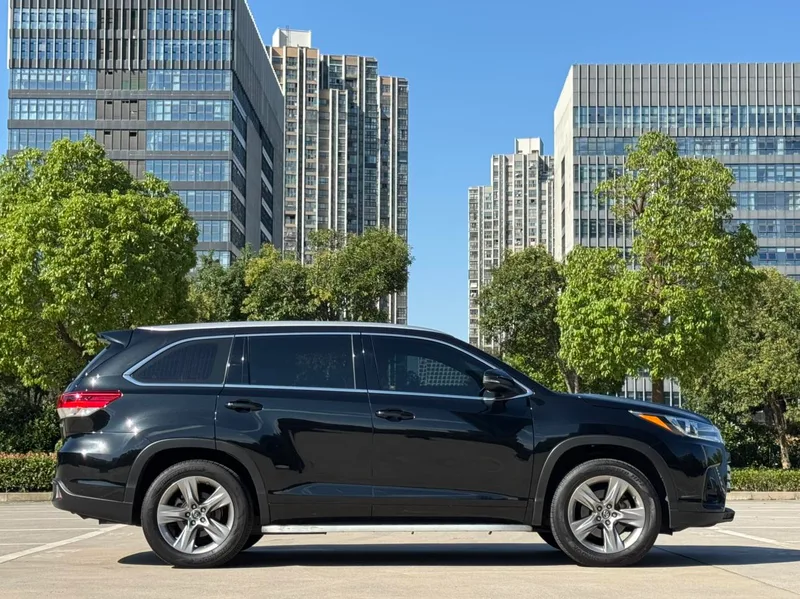 Toyota Highlander 2018 2.0T Four-wheel drive deluxe edition 7 seat Country VI exterior photo 4 Toyota Highlander 2018 2.0T Four-wheel drive deluxe edition 7 seat Country VI exterior photo 4