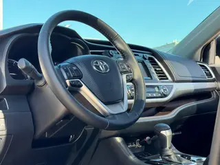 Toyota Highlander 2018 2.0T Four-wheel drive deluxe edition 7 seat Country VI interior photo 11 Toyota Highlander 2018 2.0T Four-wheel drive deluxe edition 7 seat Country VI interior photo 11