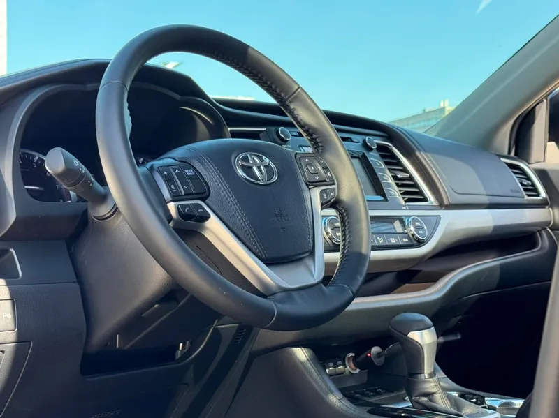 Toyota Highlander 2018 2.0T Four-wheel drive deluxe edition 7 seat Country VI interior photo 11 Toyota Highlander 2018 2.0T Four-wheel drive deluxe edition 7 seat Country VI interior photo 11