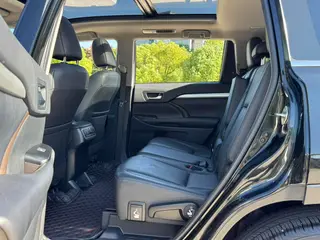Toyota Highlander 2018 2.0T Four-wheel drive deluxe edition 7 seat Country VI interior photo 12 Toyota Highlander 2018 2.0T Four-wheel drive deluxe edition 7 seat Country VI interior photo 12