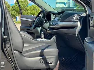 Toyota Highlander 2018 2.0T Four-wheel drive deluxe edition 7 seat Country VI interior photo 13 Toyota Highlander 2018 2.0T Four-wheel drive deluxe edition 7 seat Country VI interior photo 13
