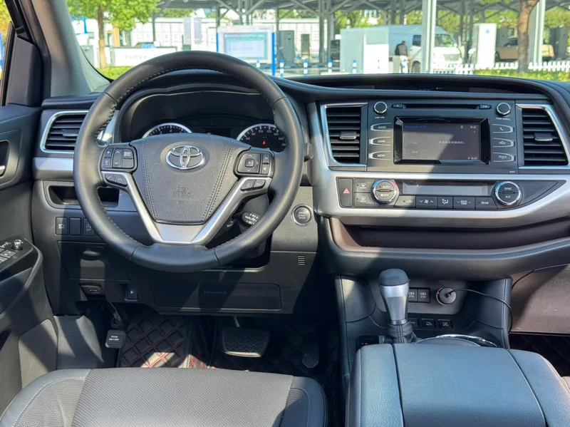 Toyota Highlander 2018 2.0T Four-wheel drive deluxe edition 7 seat Country VI interior photo 15 Toyota Highlander 2018 2.0T Four-wheel drive deluxe edition 7 seat Country VI interior photo 15