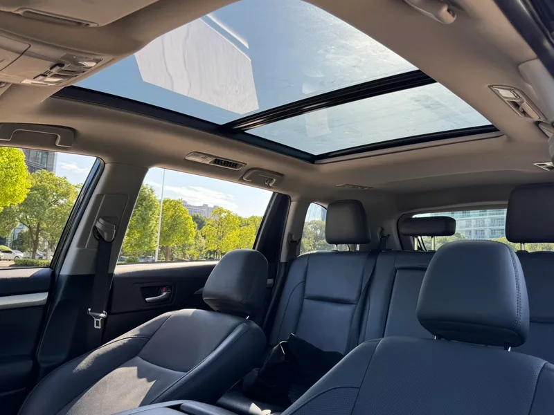 Toyota Highlander 2018 2.0T Four-wheel drive deluxe edition 7 seat Country VI interior photo 17 Toyota Highlander 2018 2.0T Four-wheel drive deluxe edition 7 seat Country VI interior photo 17