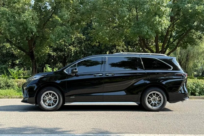 Toyota Granvia 2024 Intelligent electric hybrid double engine 2.5L Two-wheel drive luxury edition exterior photo 4 Toyota Granvia 2024 Intelligent electric hybrid double engine 2.5L Two-wheel drive luxury edition exterior photo 4