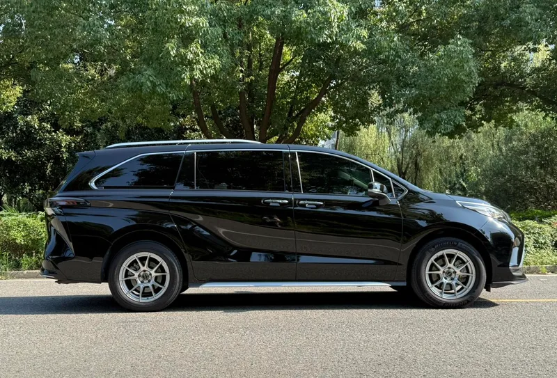 Toyota Granvia 2024 Intelligent electric hybrid double engine 2.5L Two-wheel drive luxury edition exterior photo 5 Toyota Granvia 2024 Intelligent electric hybrid double engine 2.5L Two-wheel drive luxury edition exterior photo 5