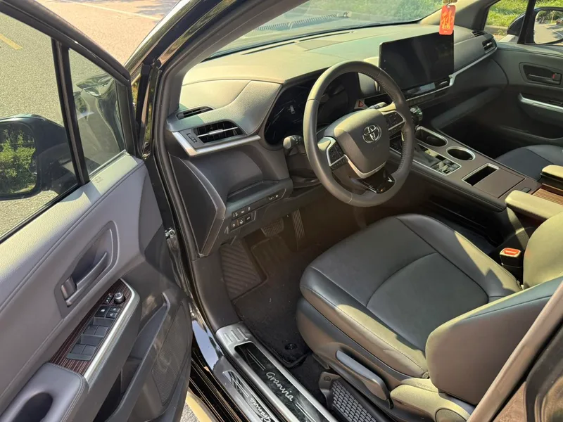 Toyota Granvia 2024 Intelligent electric hybrid double engine 2.5L Two-wheel drive luxury edition interior photo 10 Toyota Granvia 2024 Intelligent electric hybrid double engine 2.5L Two-wheel drive luxury edition interior photo 10