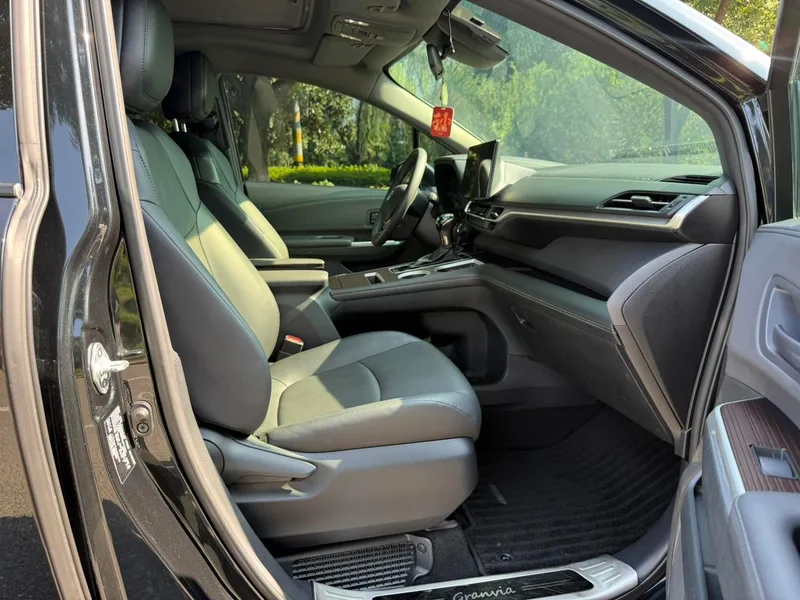 Toyota Granvia 2024 Intelligent electric hybrid double engine 2.5L Two-wheel drive luxury edition interior photo 12 Toyota Granvia 2024 Intelligent electric hybrid double engine 2.5L Two-wheel drive luxury edition interior photo 12
