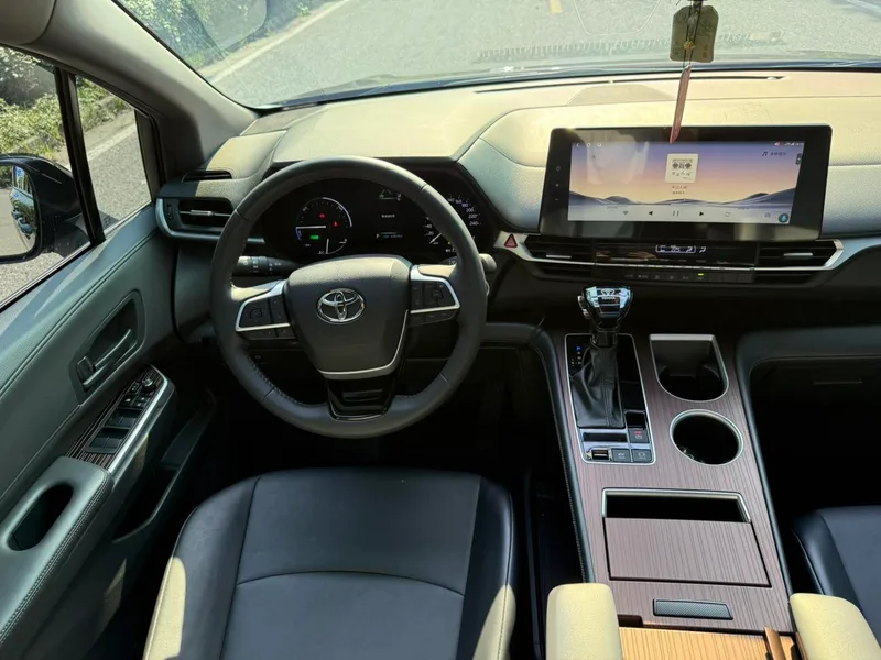 Toyota Granvia 2024 Intelligent electric hybrid double engine 2.5L Two-wheel drive luxury edition interior photo 16 Toyota Granvia 2024 Intelligent electric hybrid double engine 2.5L Two-wheel drive luxury edition interior photo 16