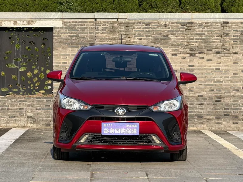 Toyota Yaris L 2016 Reforma 1.5E CVT Versión encantadora exterior foto 2 Toyota Yaris L 2016 Reforma 1.5E CVT Versión encantadora exterior foto 2