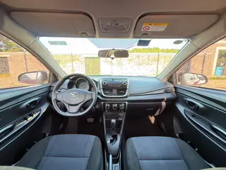 Toyota Yaris L 2016 Reforma 1.5E CVT Versión encantadora interior foto 6 Toyota Yaris L 2016 Reforma 1.5E CVT Versión encantadora interior foto 6