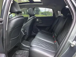 Chery Arrizo 8 PRO 2025 1.6T DCT Type de luxe+ intérieur photo 11 Chery Arrizo 8 PRO 2025 1.6T DCT Type de luxe+ intérieur photo 11