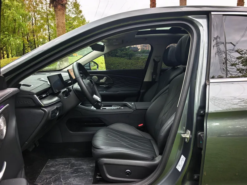 Chery Arrizo 8 PRO 2025 1.6T DCT Type de luxe+ intérieur photo 17 Chery Arrizo 8 PRO 2025 1.6T DCT Type de luxe+ intérieur photo 17