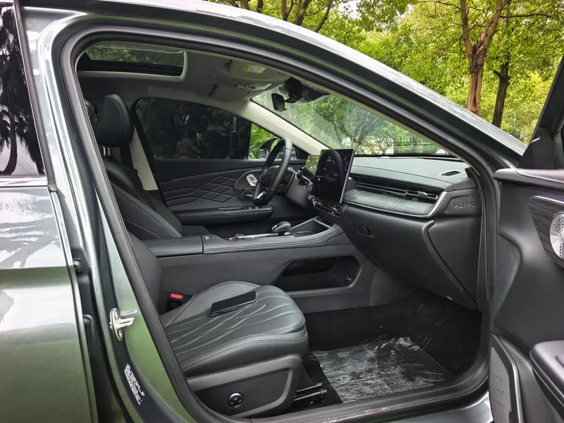 Chery Arrizo 8 PRO 2025 1.6T DCT Type de luxe+ intérieur photo 18 Chery Arrizo 8 PRO 2025 1.6T DCT Type de luxe+ intérieur photo 18