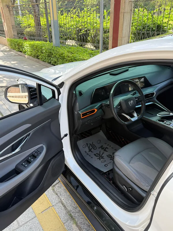 Changan UNI-T 2022 1.5T Спортивная версия Премиальная комплектация интерьер фото 6 Changan UNI-T 2022 1.5T Спортивная версия Премиальная комплектация интерьер фото 6