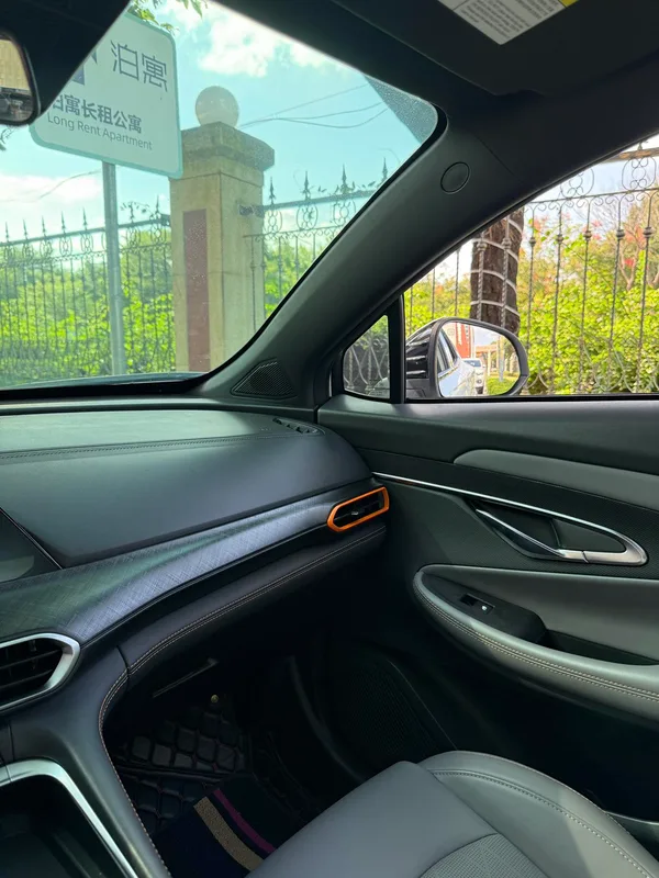 Changan UNI-T 2022 1.5T Спортивная версия Премиальная комплектация интерьер фото 9 Changan UNI-T 2022 1.5T Спортивная версия Премиальная комплектация интерьер фото 9
