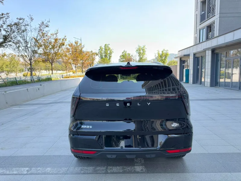 Geely Boyue L 2026 Четвертое поколение 1.5TD DCT Маленькая версия синего света экстерьер фото 8 Geely Boyue L 2026 Четвертое поколение 1.5TD DCT Маленькая версия синего света экстерьер фото 8