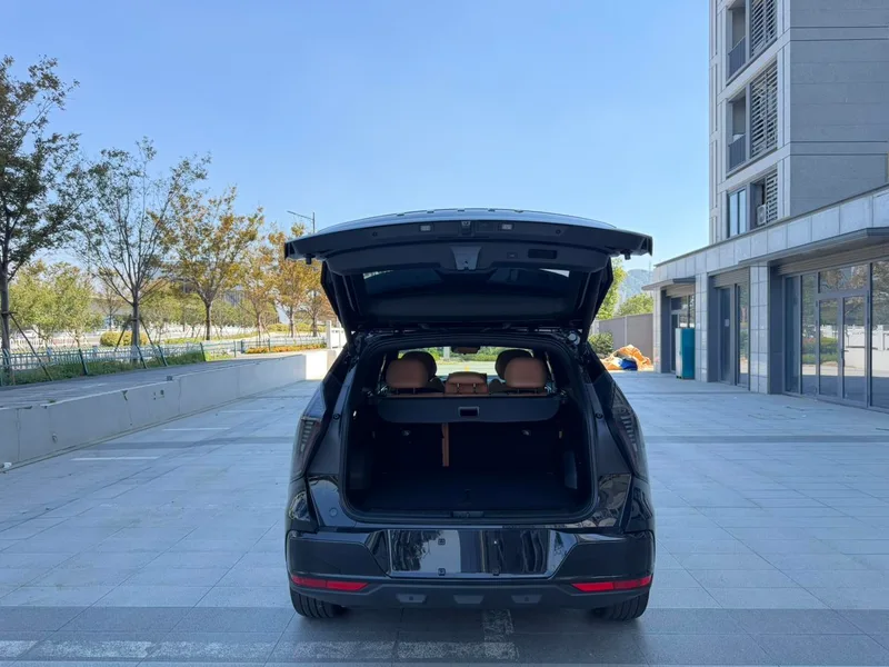 Geely Boyue L 2026 Четвертое поколение 1.5TD DCT Маленькая версия синего света интерьер фото 14 Geely Boyue L 2026 Четвертое поколение 1.5TD DCT Маленькая версия синего света интерьер фото 14