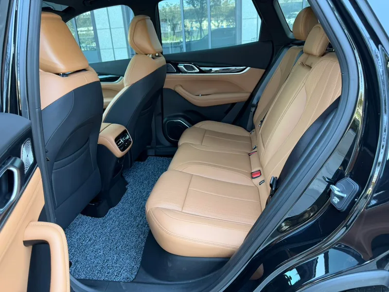 Geely Boyue L 2026 Четвертое поколение 1.5TD DCT Маленькая версия синего света интерьер фото 17 Geely Boyue L 2026 Четвертое поколение 1.5TD DCT Маленькая версия синего света интерьер фото 17