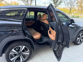 Geely Boyue L 2026 Четвертое поколение 1.5TD DCT Маленькая версия синего света интерьер фото 18 Geely Boyue L 2026 Четвертое поколение 1.5TD DCT Маленькая версия синего света интерьер фото 18