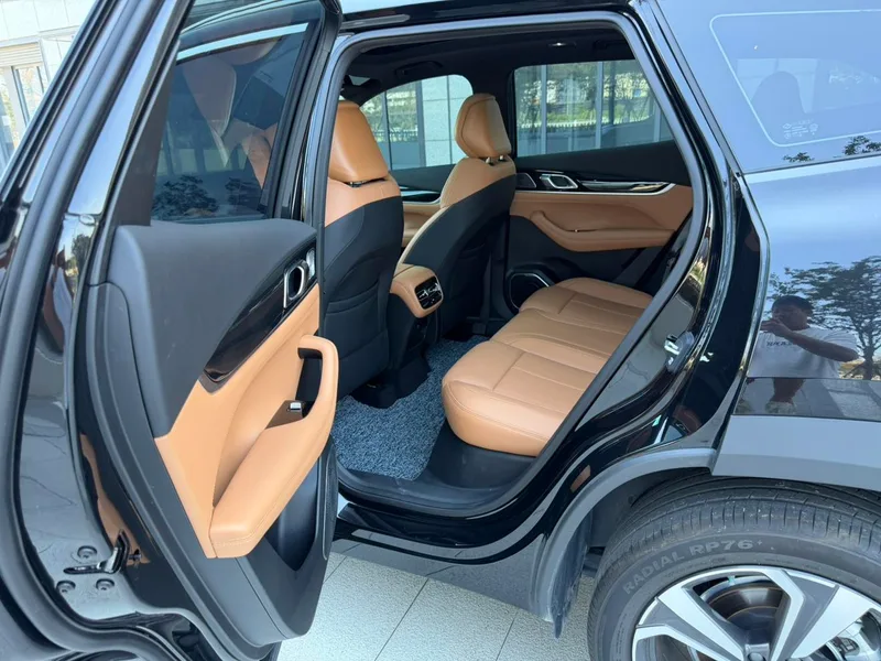 Geely Boyue L 2026 Четвертое поколение 1.5TD DCT Маленькая версия синего света интерьер фото 19 Geely Boyue L 2026 Четвертое поколение 1.5TD DCT Маленькая версия синего света интерьер фото 19