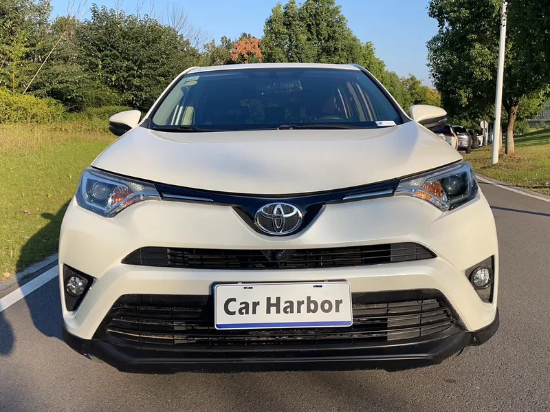 Toyota RAV4 2018 2.0L CVT Two-drive fashion X version exterior photo 2 Toyota RAV4 2018 2.0L CVT Two-drive fashion X version exterior photo 2