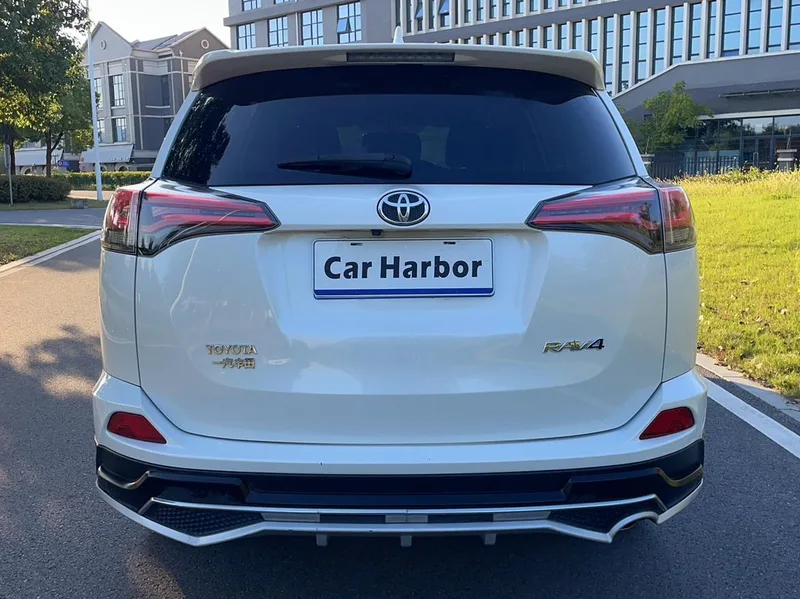 Toyota RAV4 2018 2.0L CVT Two-drive fashion X version exterior photo 9 Toyota RAV4 2018 2.0L CVT Two-drive fashion X version exterior photo 9