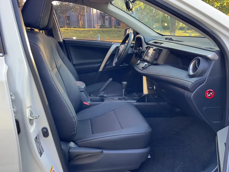 Toyota RAV4 2018 2.0L CVT Two-drive fashion X version interior photo 17 Toyota RAV4 2018 2.0L CVT Two-drive fashion X version interior photo 17