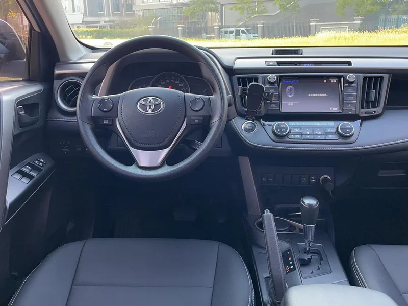 Toyota RAV4 2018 2.0L CVT Two-drive fashion X version interior photo 20 Toyota RAV4 2018 2.0L CVT Two-drive fashion X version interior photo 20