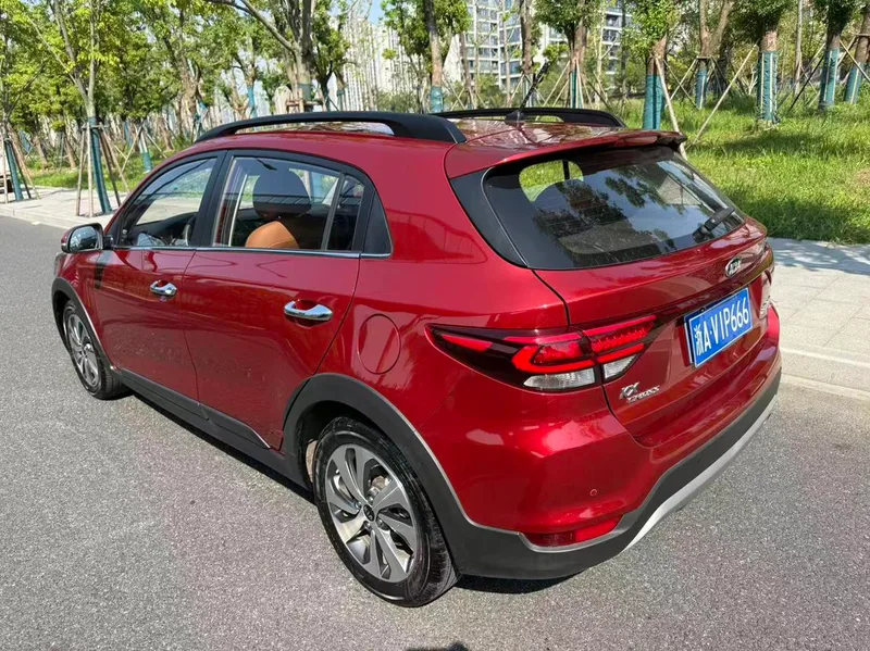 Kia KX CROSS 2017 1.4L Automatique GLS extérieur photo 4 Kia KX CROSS 2017 1.4L Automatique GLS extérieur photo 4