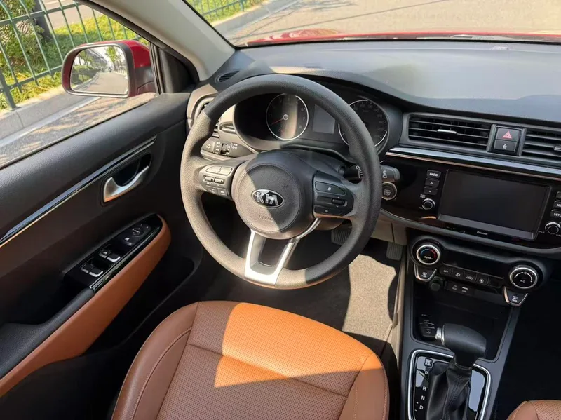 Kia KX CROSS 2017 1.4L Automatique GLS extérieur photo 7 Kia KX CROSS 2017 1.4L Automatique GLS extérieur photo 7