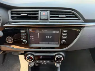 Kia KX CROSS 2017 1.4L Automatique GLS intérieur photo 10 Kia KX CROSS 2017 1.4L Automatique GLS intérieur photo 10