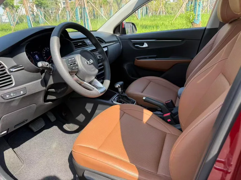 Kia KX CROSS 2017 1.4L Automatique GLS intérieur photo 11 Kia KX CROSS 2017 1.4L Automatique GLS intérieur photo 11